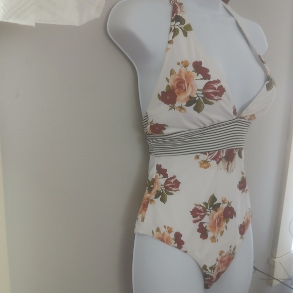 Cupshe Floral One-Piece Swimsuit in White and Red - Picture 3 of 6